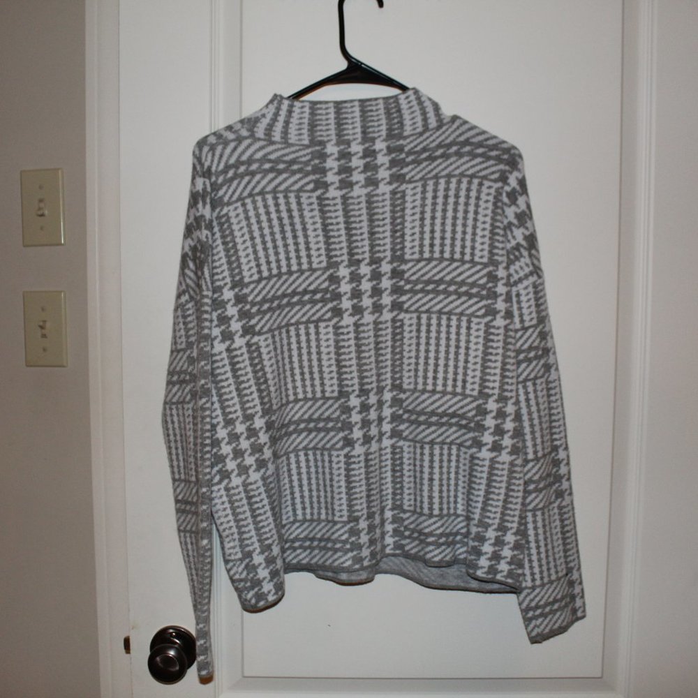 Max Studio Patterned Sweater - Picture 4 of 4